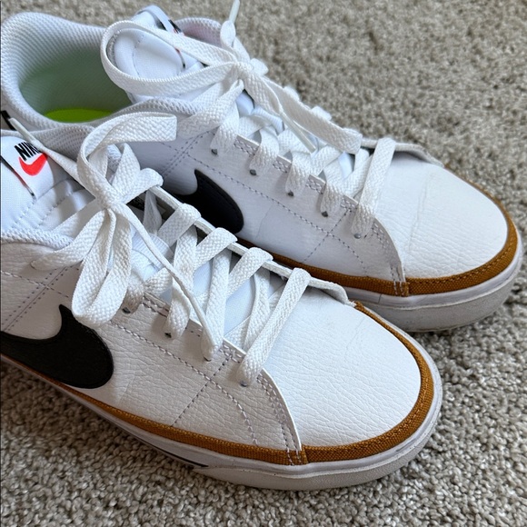 Nike Woman’s White and Tan Sneakers - Picture 7 of 10